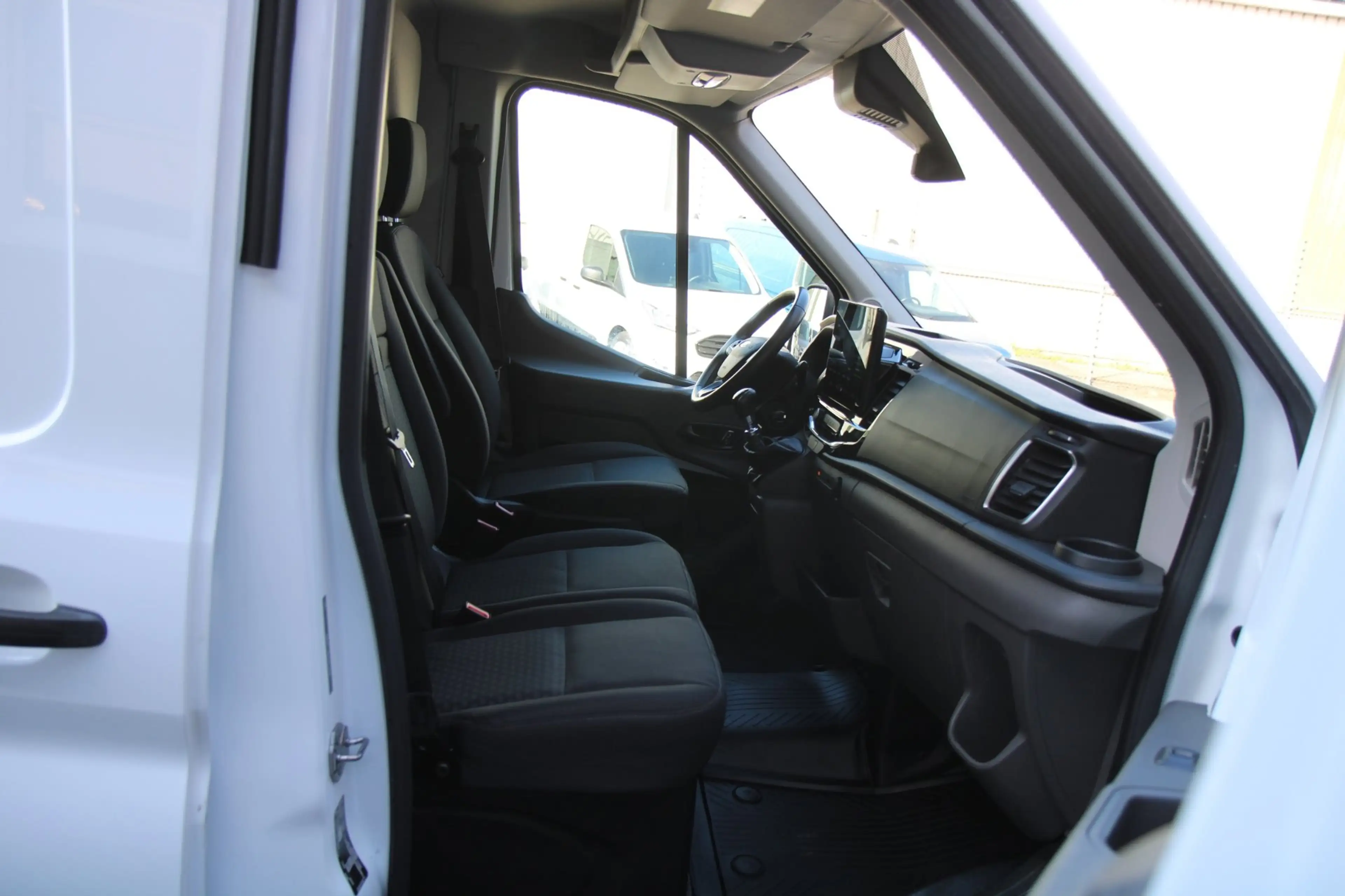 Ford Transit 350 2.0 TDCI 130PK L3H2 Trend / Camera / App conne — photo 4
