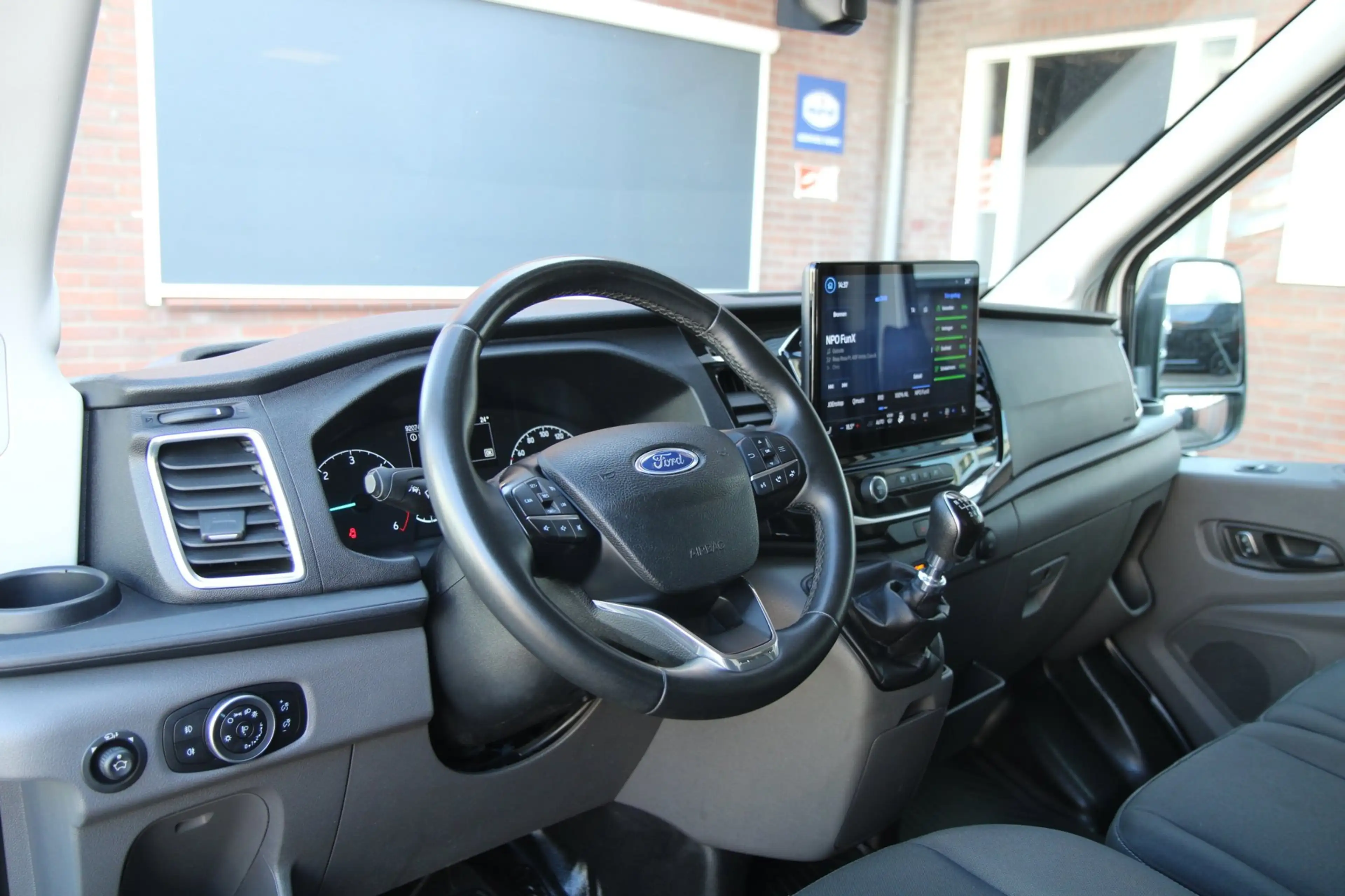 Ford Transit 350 2.0 TDCI 130PK L3H2 Trend / Camera / App conne — photo 12