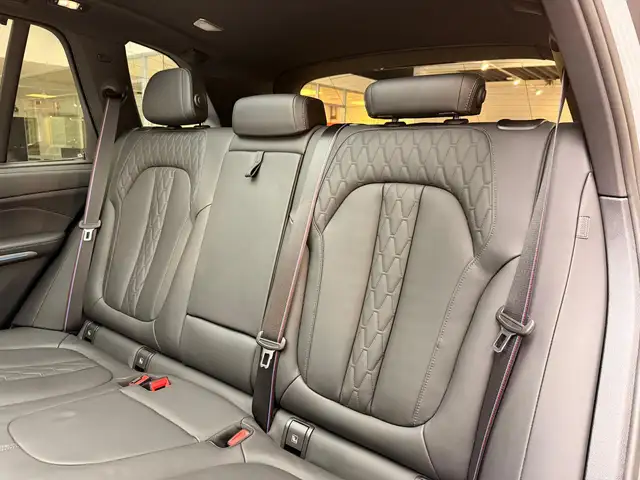 BMW X5 M view 28