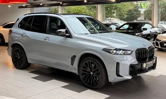 BMW X5 M view 4