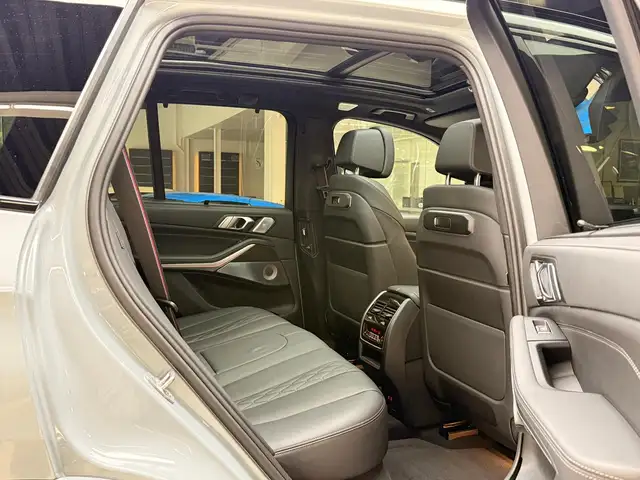 BMW X5 M view 29