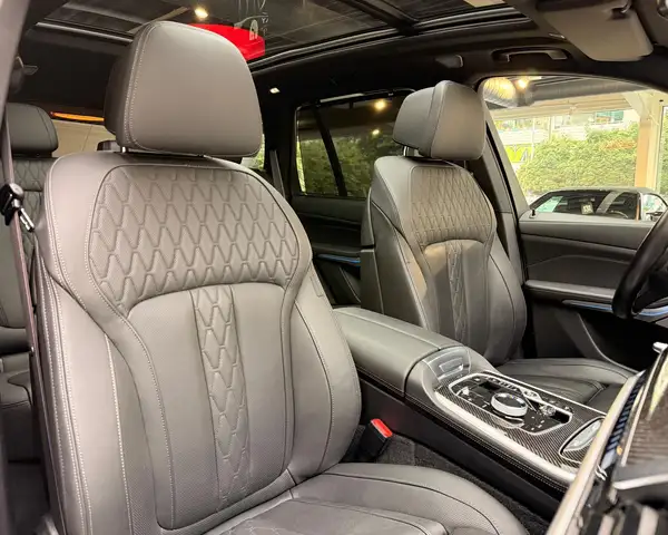 BMW X5 M view 25