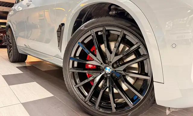 BMW X5 M view 5