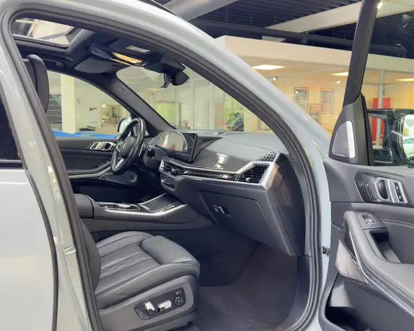 BMW X5 M view 23