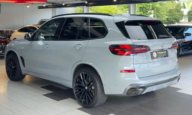 BMW X5 M view 8