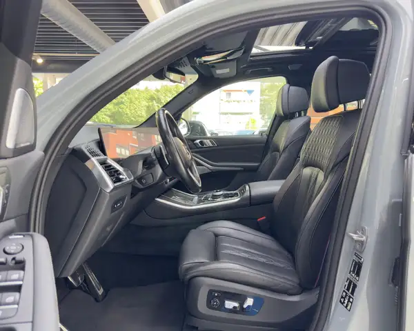 BMW X5 M view 11