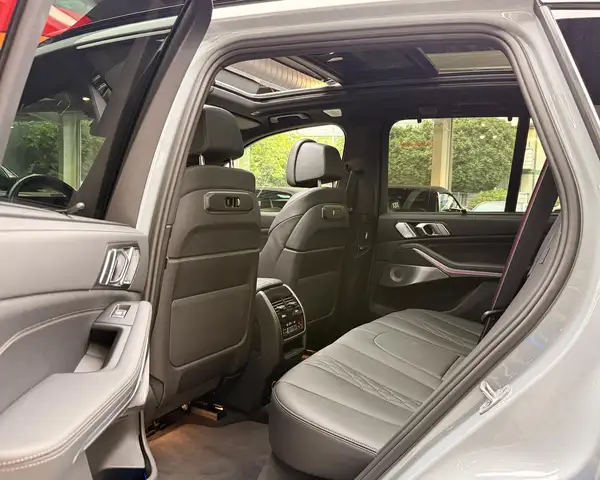 BMW X5 M view 26
