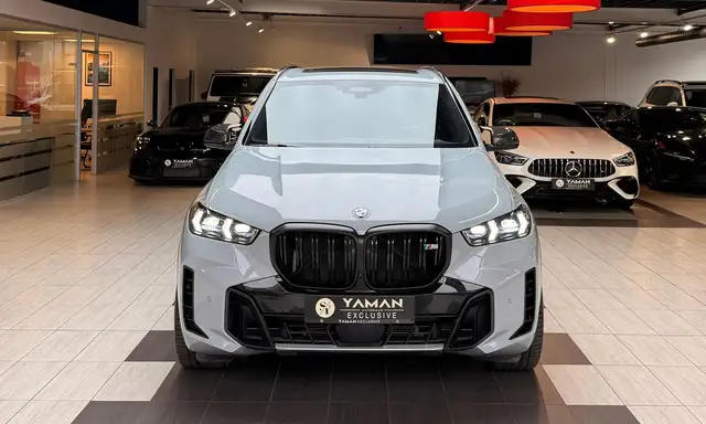 BMW X5 M view 3