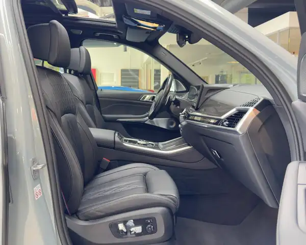 BMW X5 M view 24