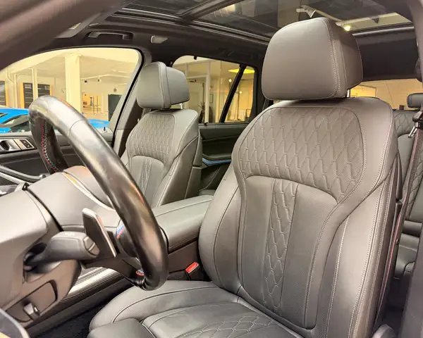 BMW X5 M view 12