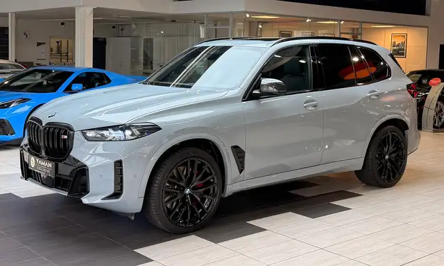 BMW X5 M view 2