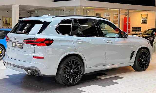 BMW X5 M view 7