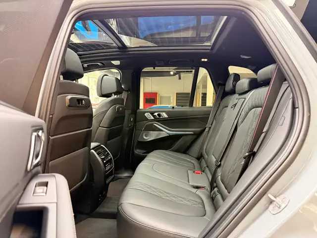 BMW X5 M view 27