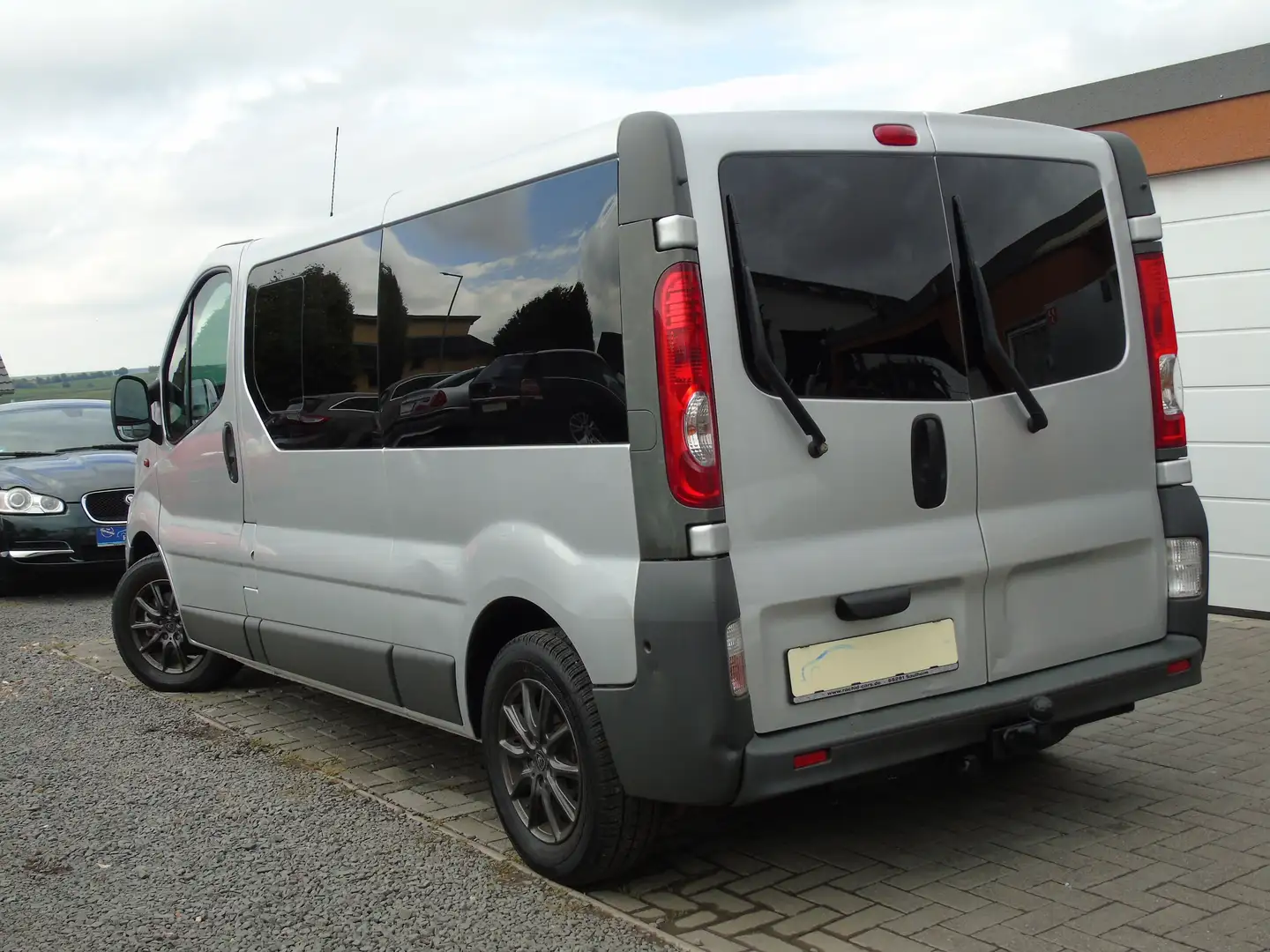 Opel Vivaro Kasten L1H1 2,7t*KLIMA*6 SITZER*ZAHNRIEMEN... NEU Grau - 2