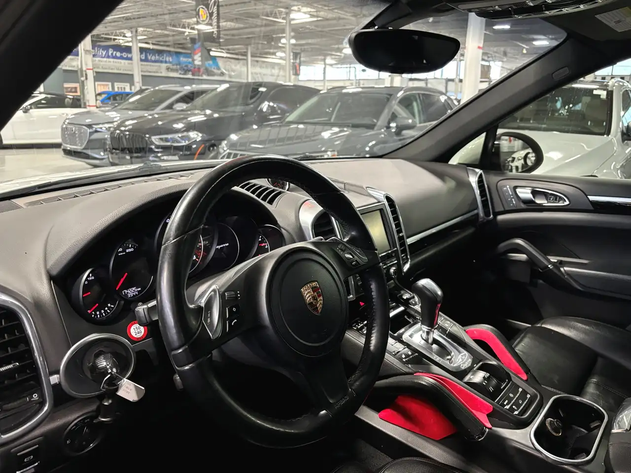 Porsche Cayenne снимка Porsche Cayenne