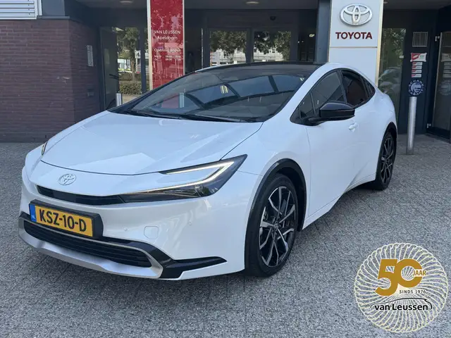 Toyota Prius 2.0 Plug-in Executive Skyview APPLE/ANDORID PANO A