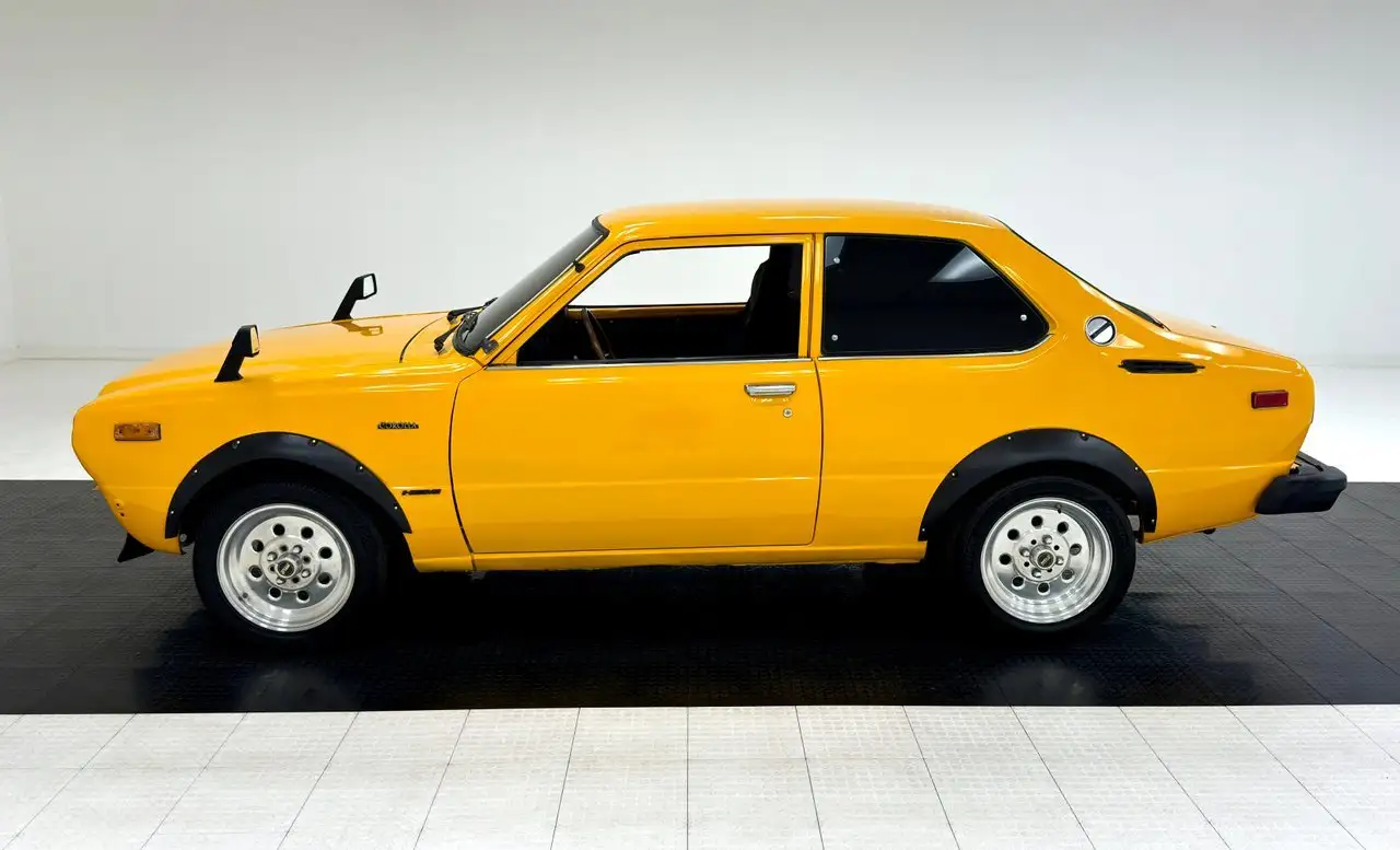 Toyota Corolla Sedan, foto 2