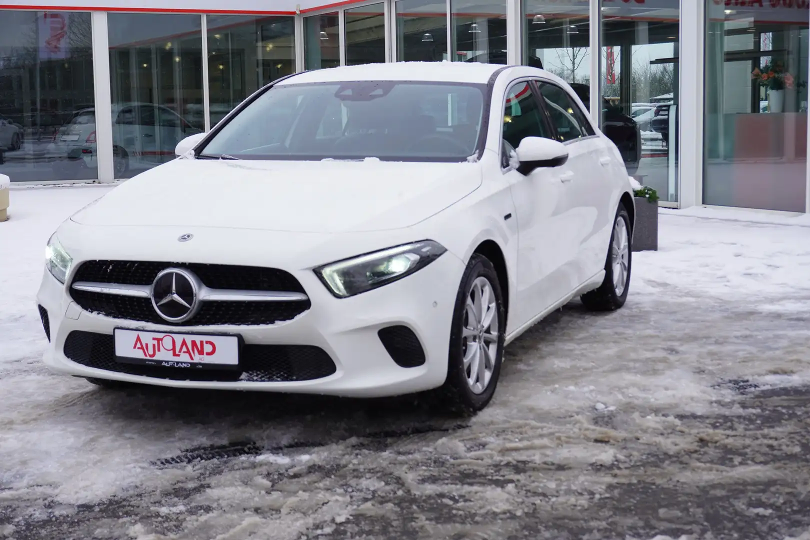 Mercedes-Benz A 250 A250 e PHEV LED Navi Totwinkel 360° VC Weiß - 1