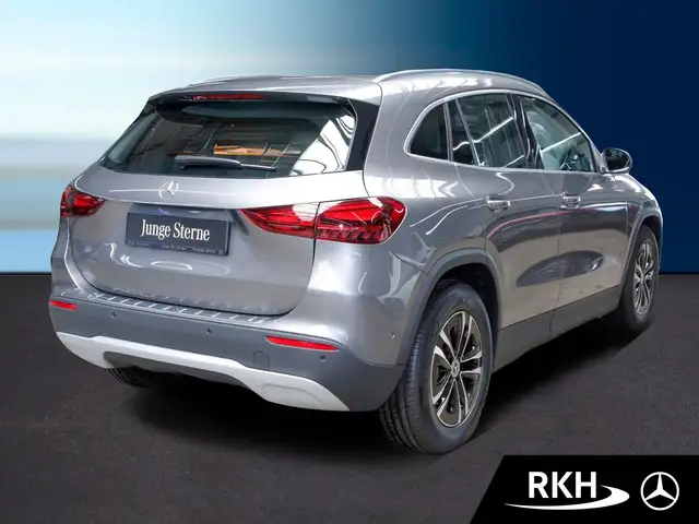 Mercedes-Benz Gla view 3