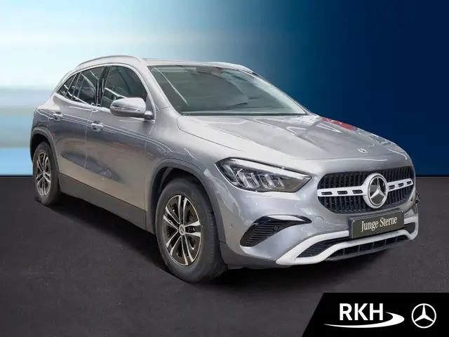 Mercedes-Benz Gla view 2