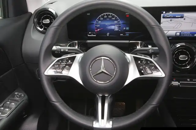 Mercedes-Benz Gla view 13