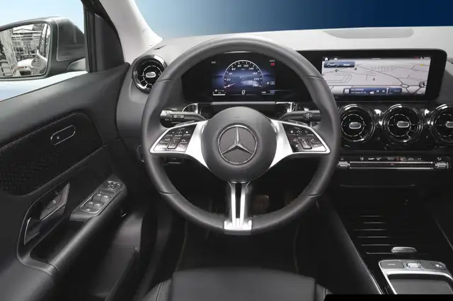 Mercedes-Benz Gla view 11