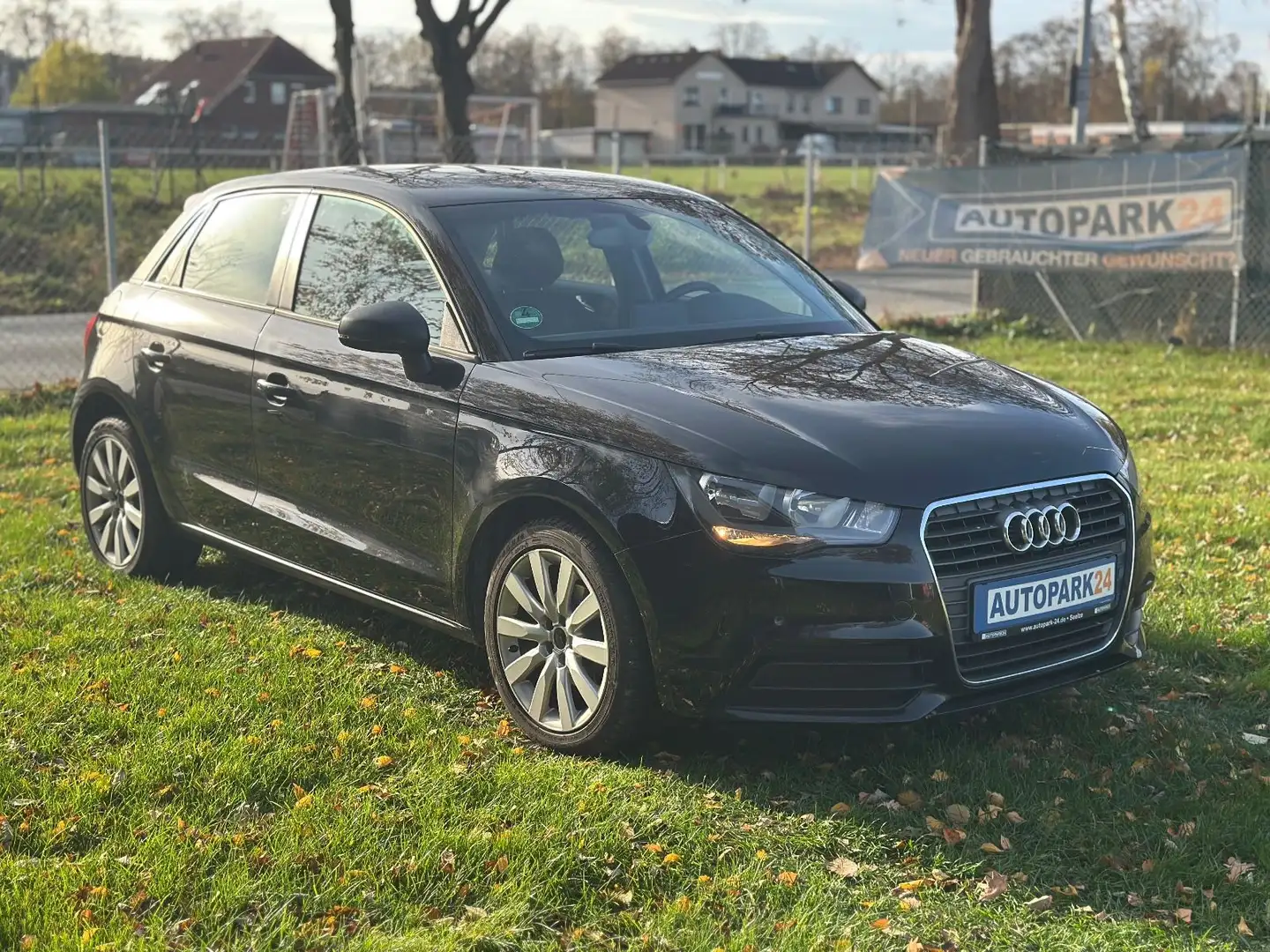 Audi A1 Sportback attraction*1,2 86PS*NAVI*PDC* Schwarz - 1