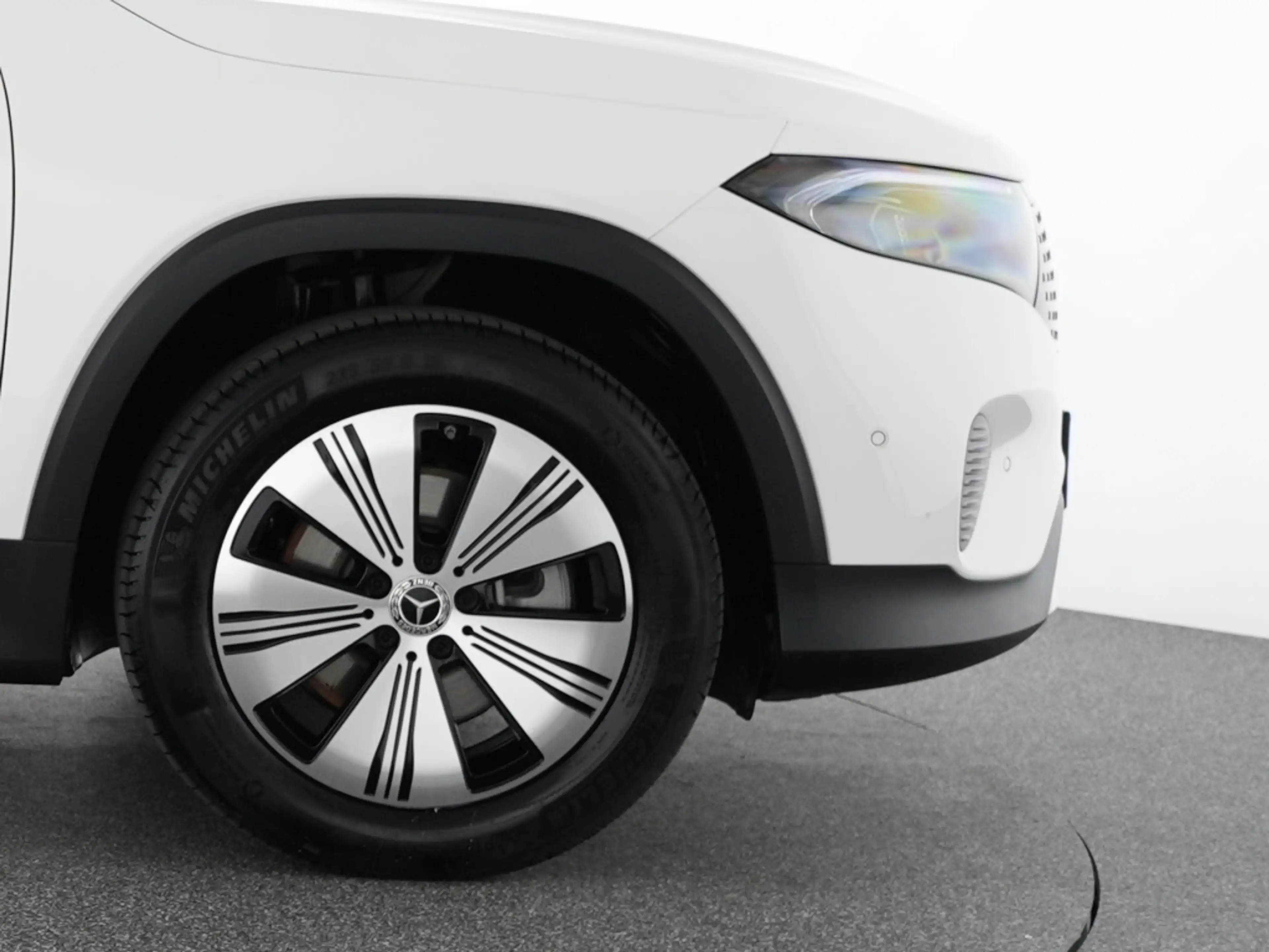 Mercedes-Benz EQB 300 4M Progressive Advanced LED  Distronic — photo 6