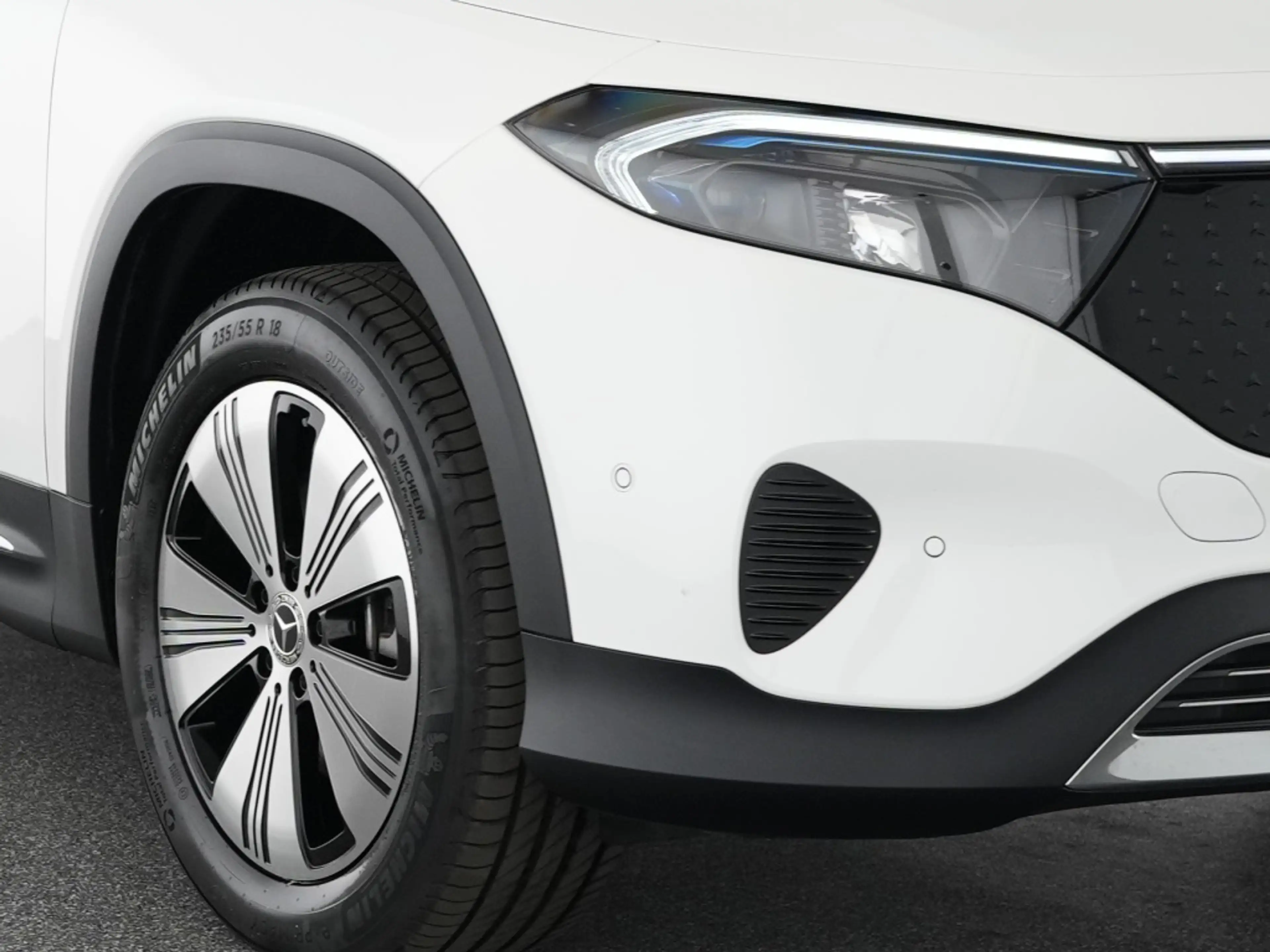 Mercedes-Benz EQB 300 4M Progressive Advanced LED  Distronic — photo 7