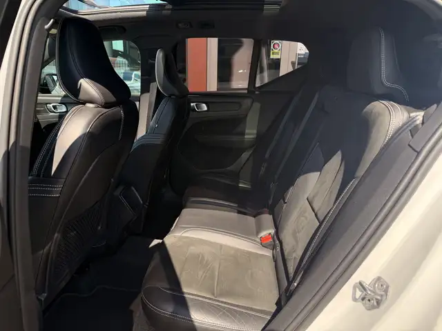 Volvo XC40 view 9