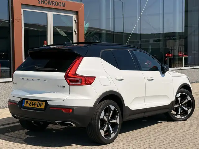 Volvo XC40 view 16