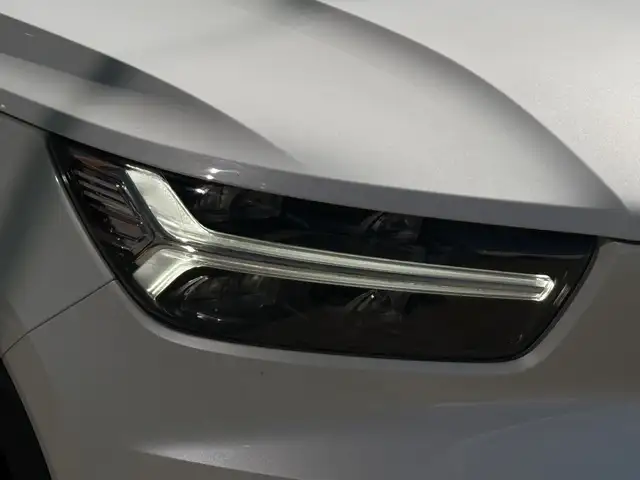 Volvo XC40 view 13