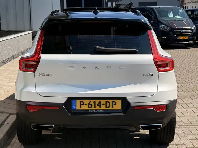 Volvo XC40 view 18