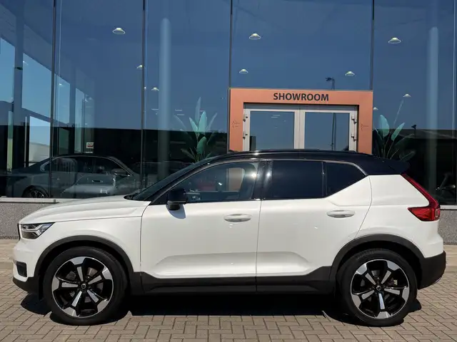 Volvo XC40 view 10