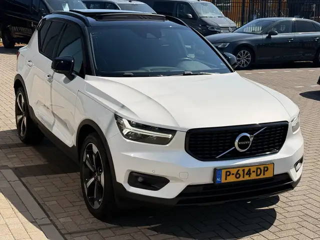 Volvo XC40 view 12