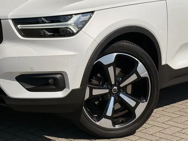 Volvo XC40 view 4
