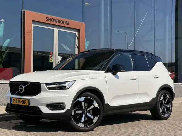 2018 Volvo XC40 in White for sale