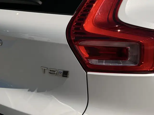 Volvo XC40 view 15