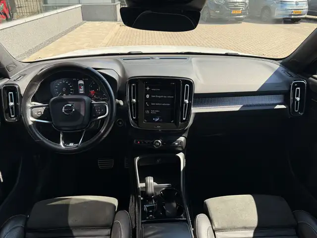 Volvo XC40 view 19