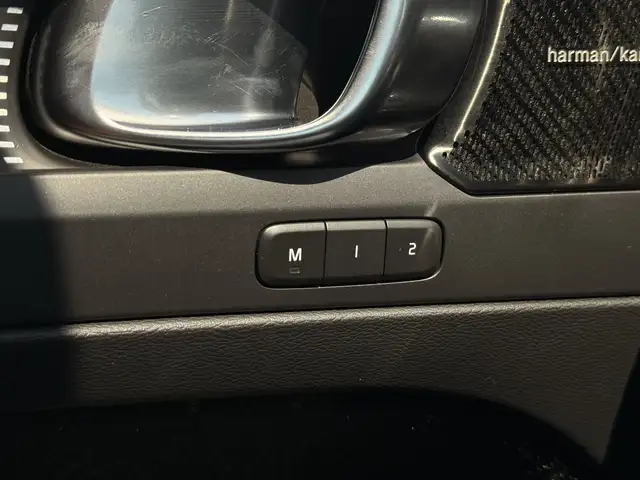 Volvo XC40 view 8