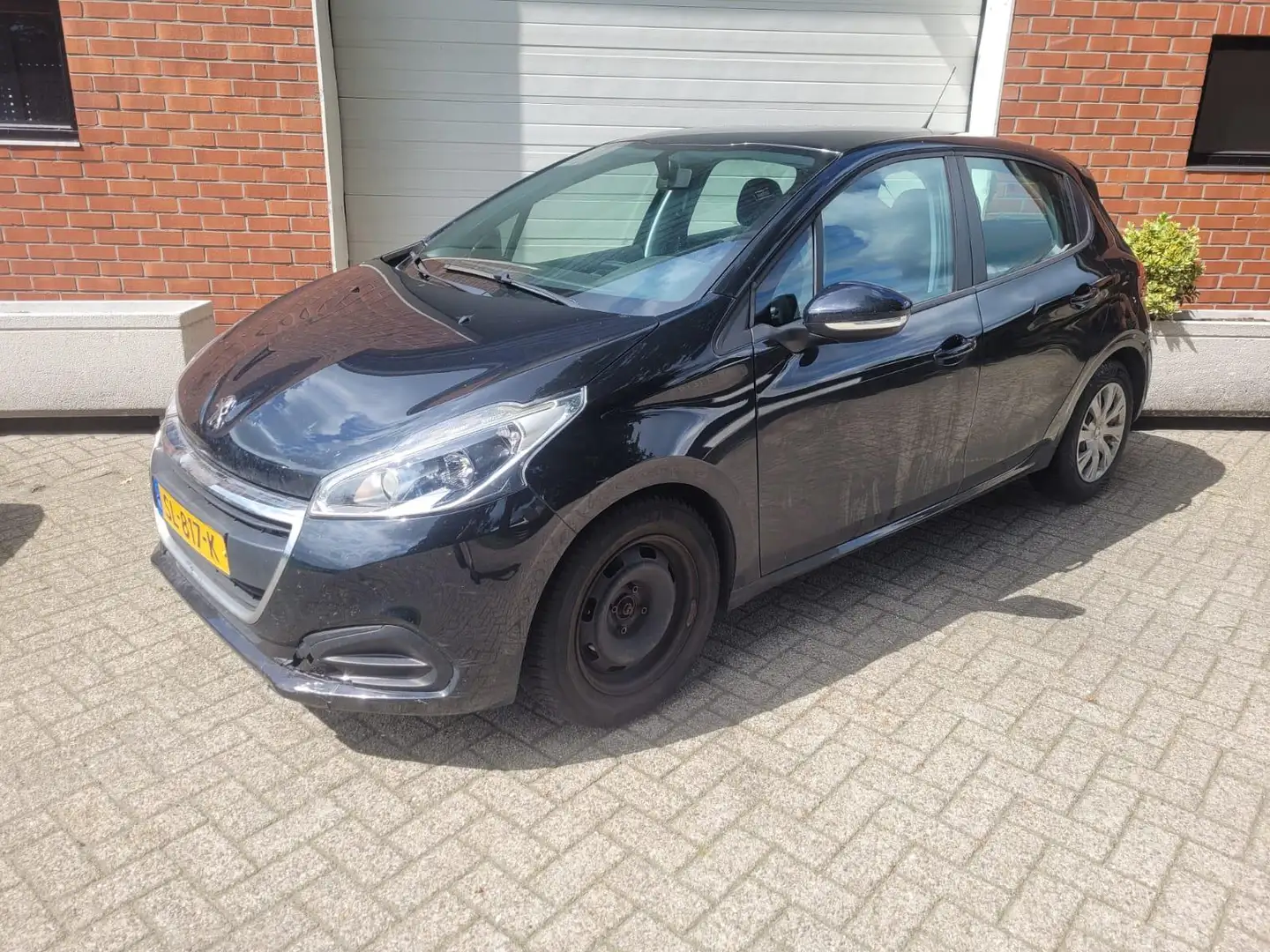 Peugeot 208 1.2 PureTech Active HANDEL/EXPORT Noir - 1