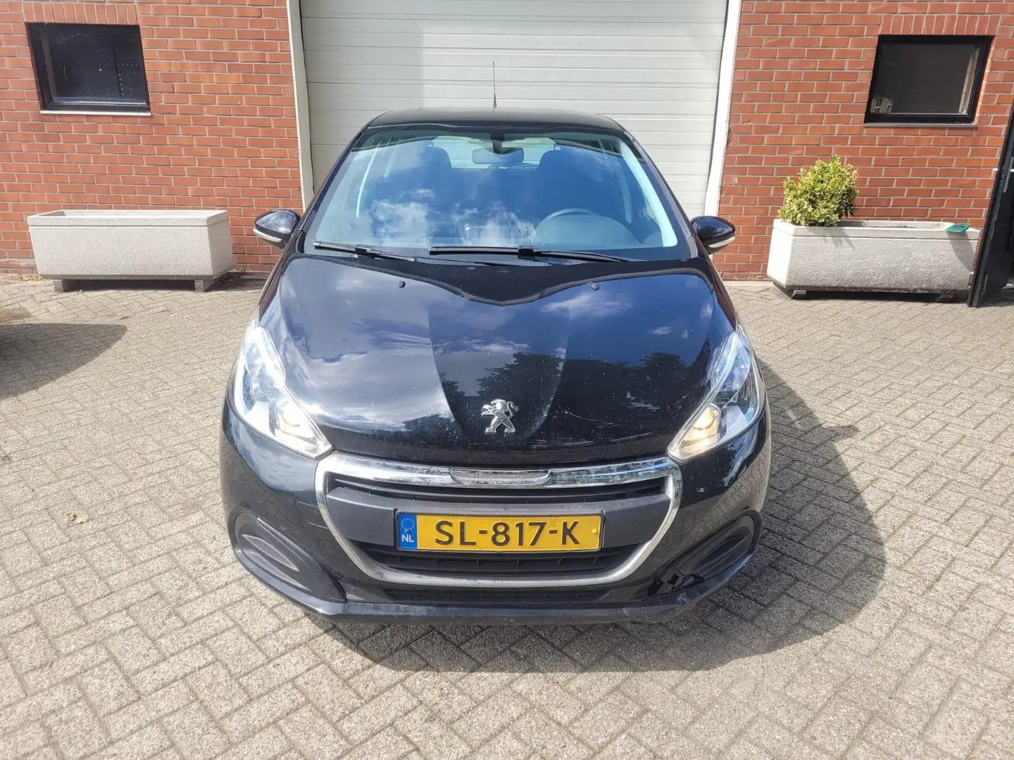 Peugeot 208 1.2 PureTech Active HANDEL/EXPORT Noir - 2