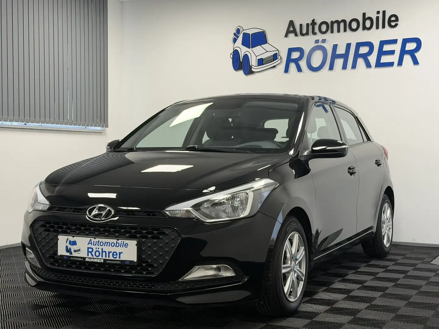 Hyundai i20 1.4 Automatik Klima Einparkhilfe USB Noir - 1