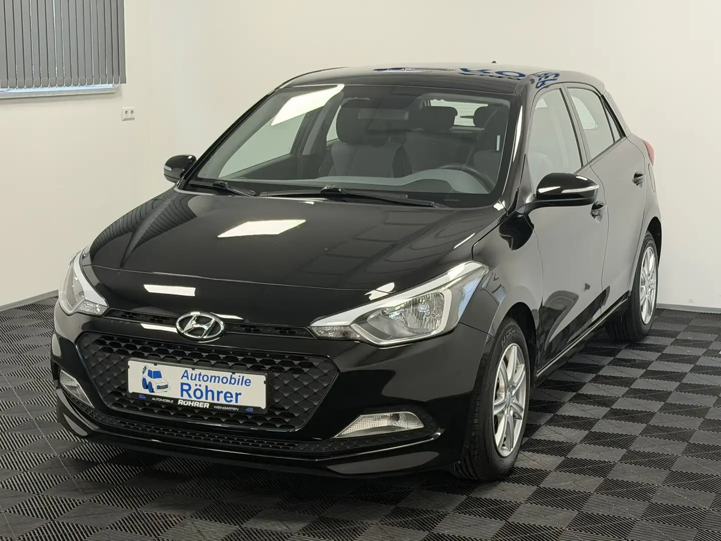 Hyundai i20 1.4 Automatik Klima Einparkhilfe USB Noir - 2