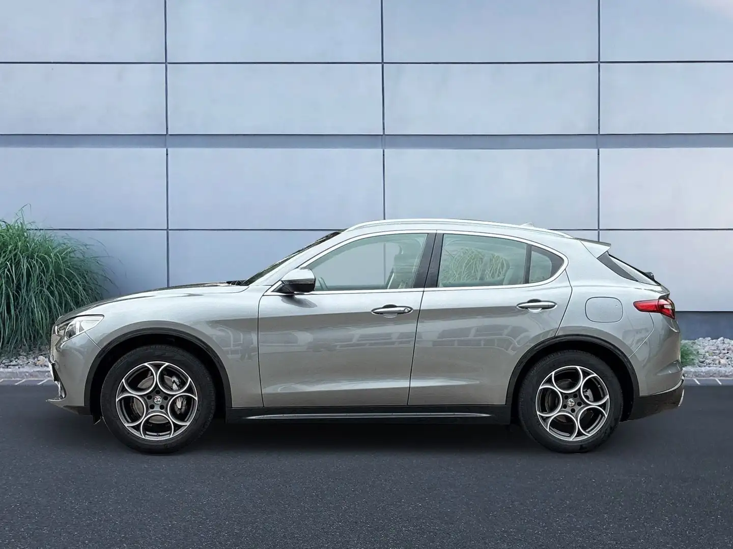 Alfa Romeo Stelvio Lusso Ti Q4 2.2 JTDM ACC Bi-Xenon DAB Ca Gris - 2