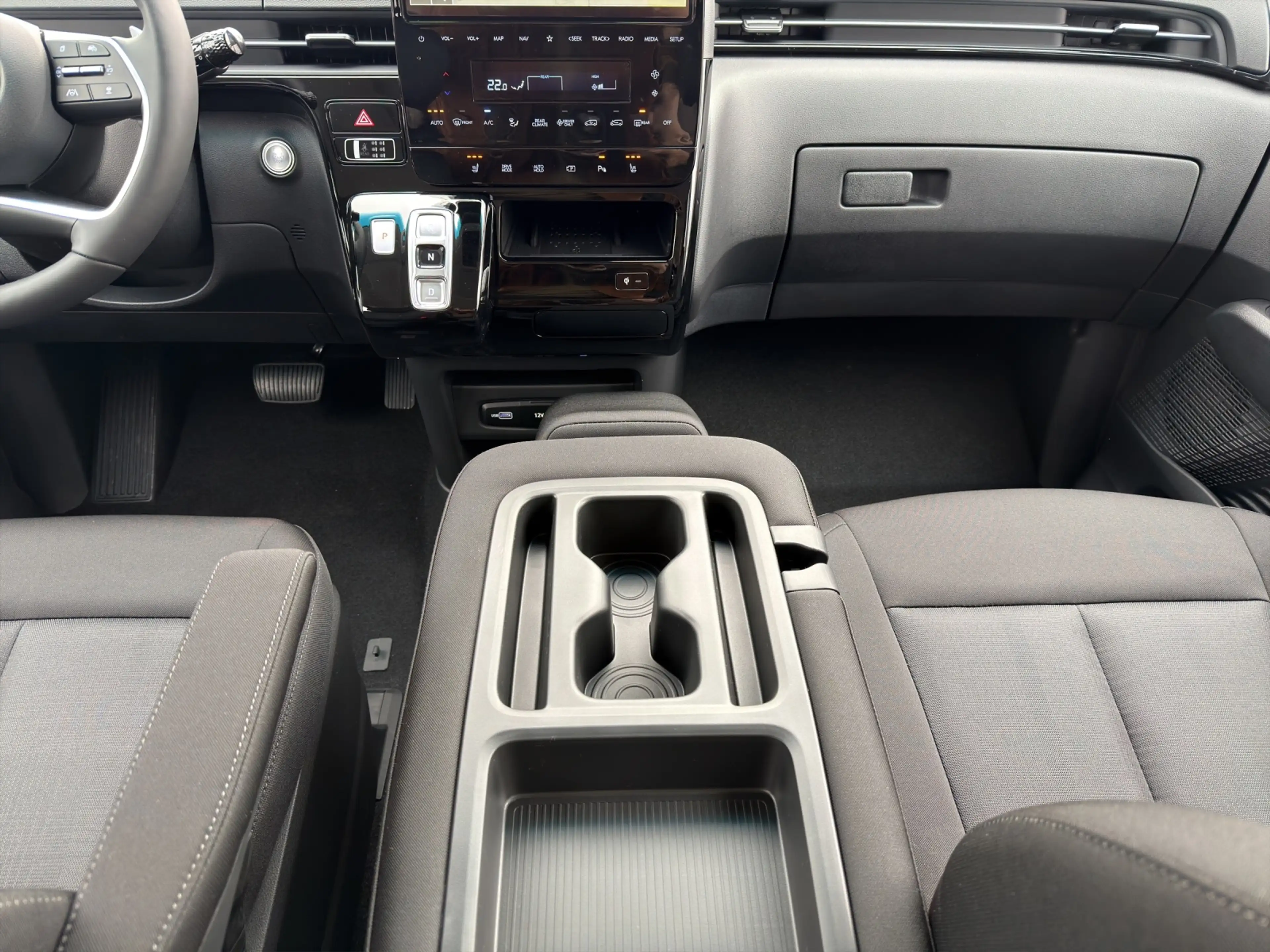 Hyundai STARIA Hybrid 1.6 T-GDi Trend PANO/NSCC/VIRTUAL — photo 12