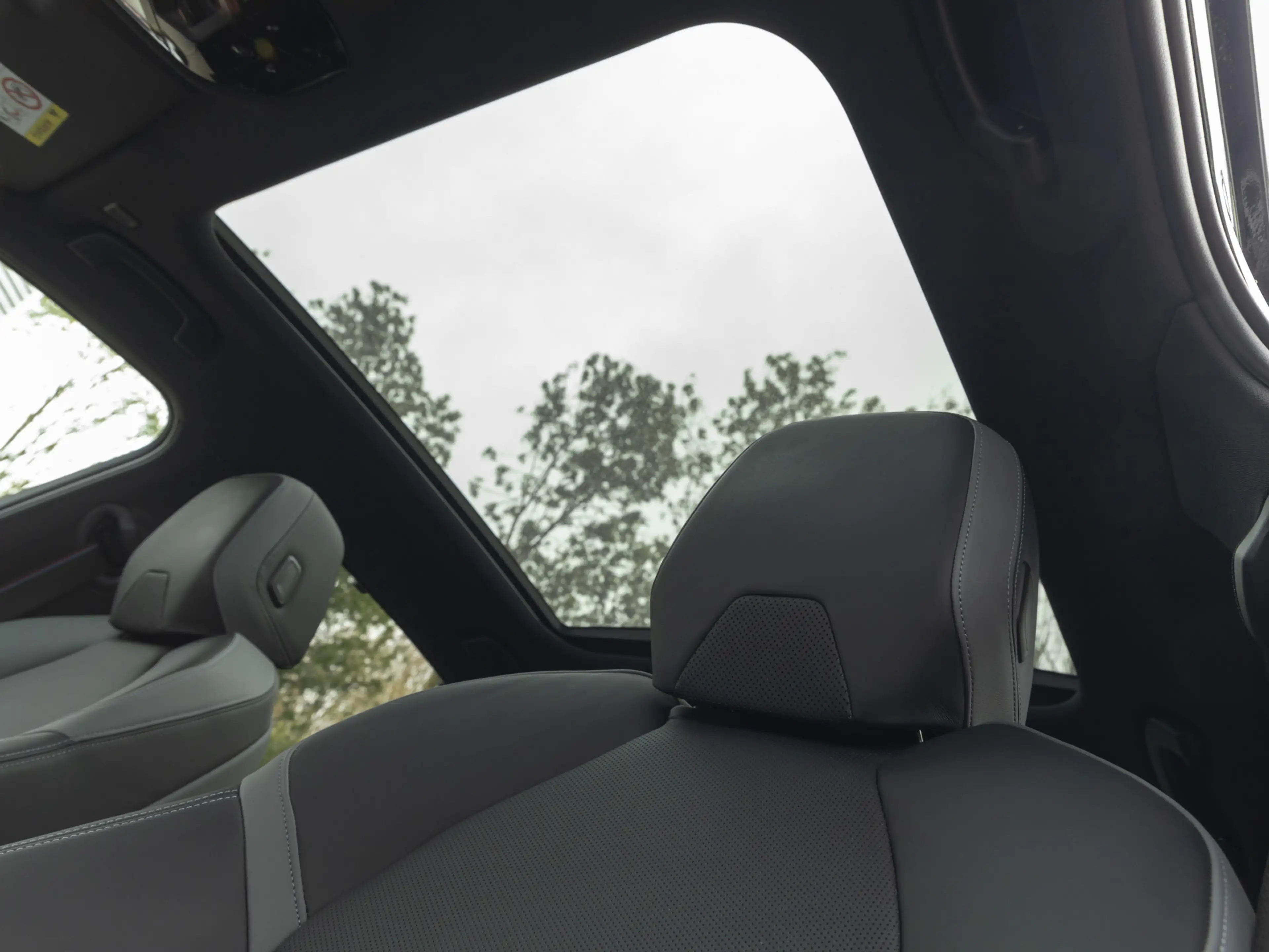 BMW i5 eDrive40 M-Sport Pro - Pano - Driving + Parking As — photo 4