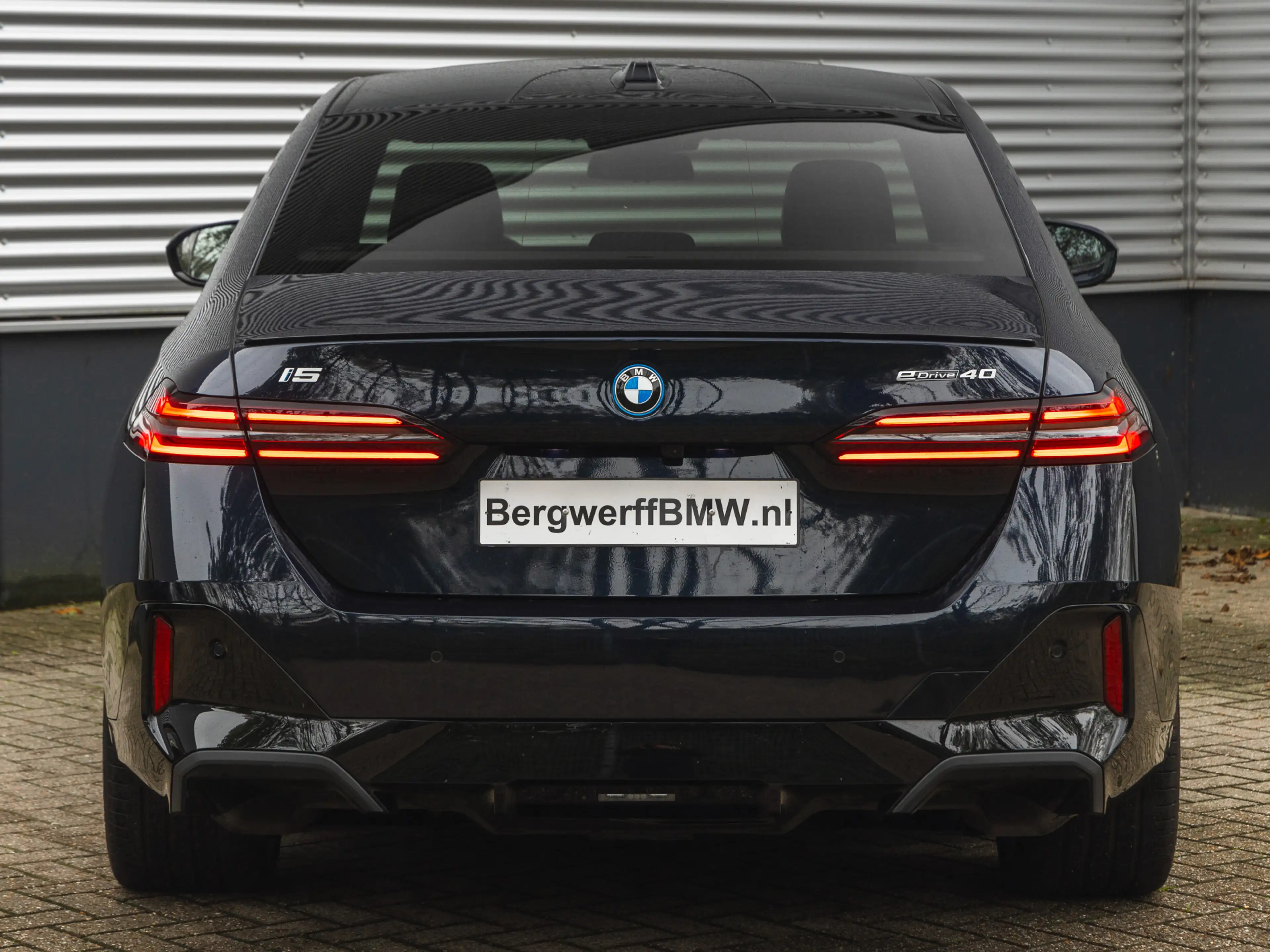 BMW i5 eDrive40 M-Sport Pro - Pano - Driving + Parking As — photo 6