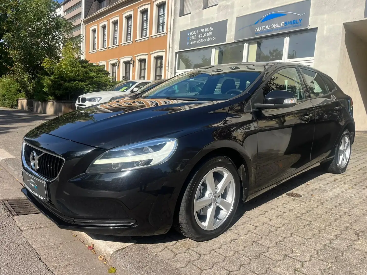 Volvo V40 D2 Navi, Facelft, LED Schwarz - 1