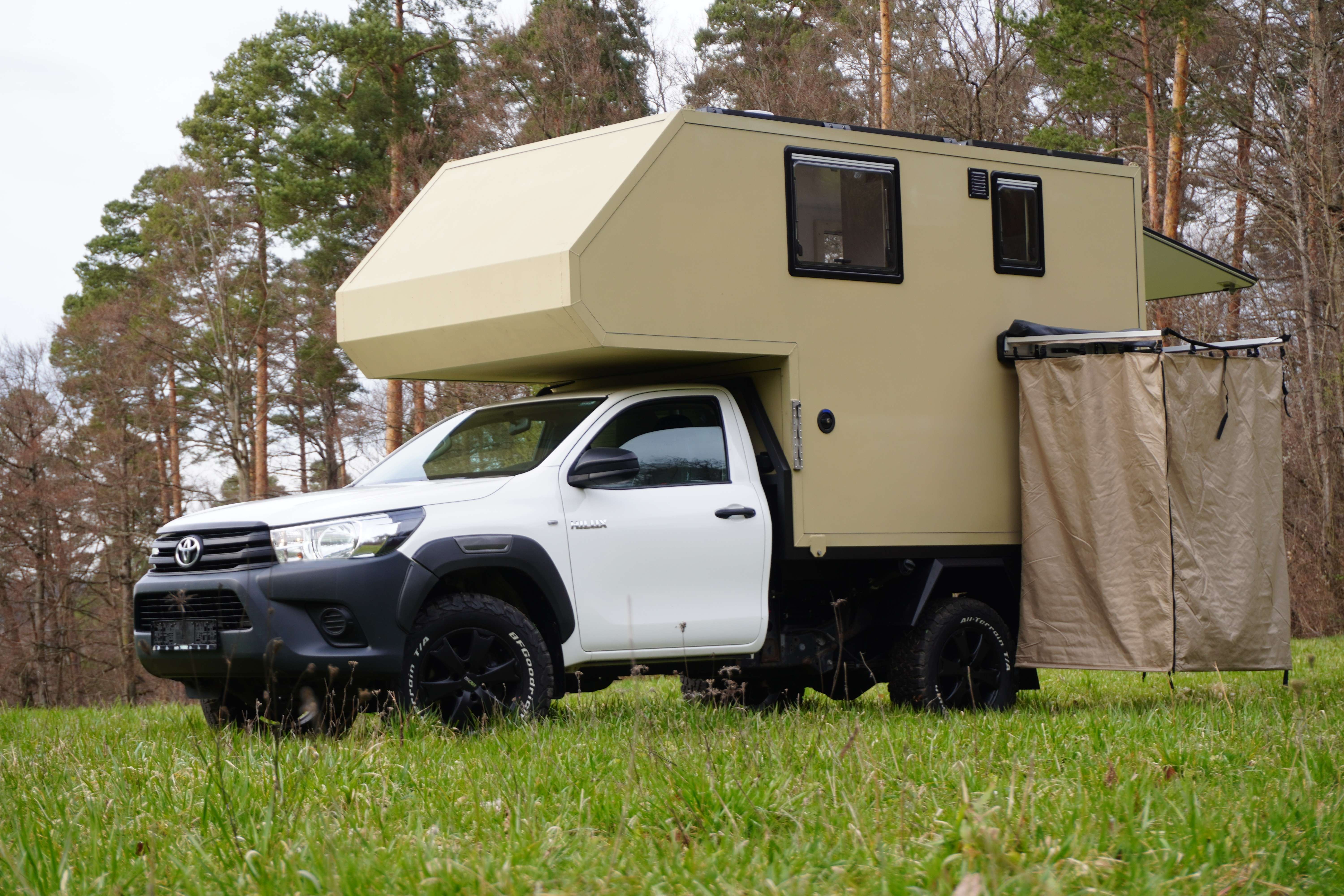 Second hand Toyota Hilux 2.4